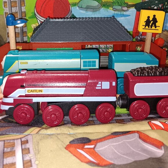 Thomas Wooden Railway Train Engine Track Connor and Caitlin - Picture 1 of 4